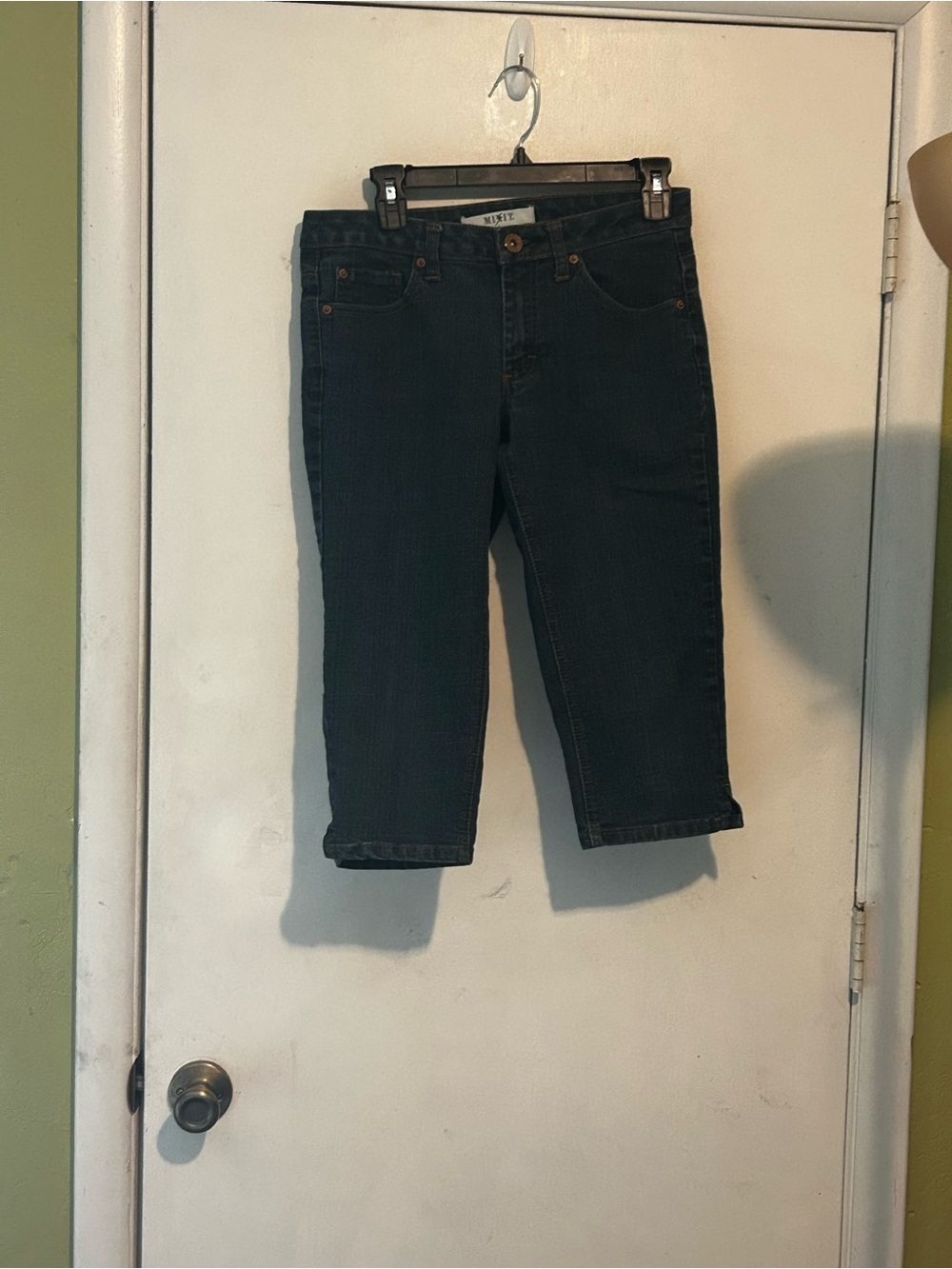 Mixit Dark Wash Cropped Capri Jeans